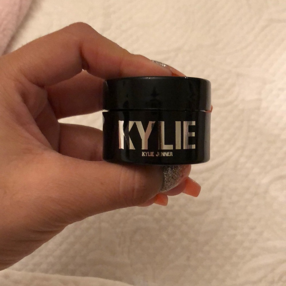 Kylie cosmetics ultra glow in Fiji